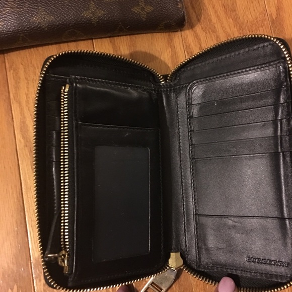 Authentic Burberry Wallet. Great condition - Picture 3 of 6